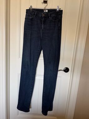 Sloane Straight Leg Jeans in Dark wash
